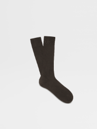 Gris oscuro